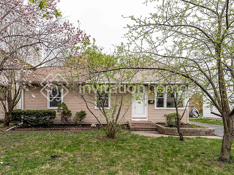 321 S Yale Ave — Photo 1
