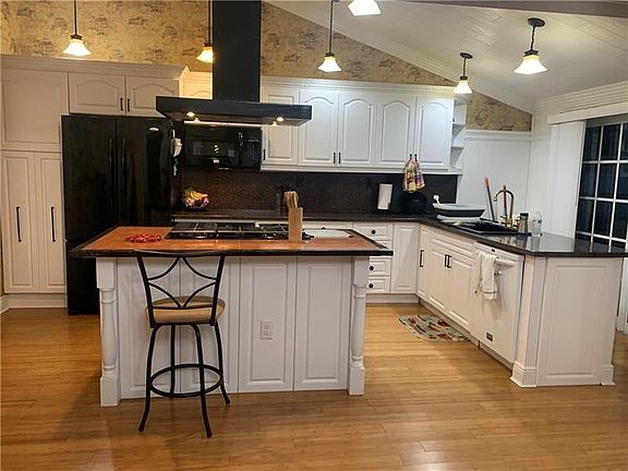 5th image of 5546 Lakewood Circle Unit E