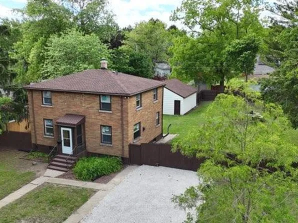 2410 Hermon Ave, Zion, IL 60099