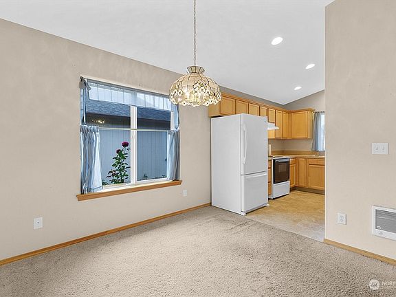 3rd image of 90 Hill Drive