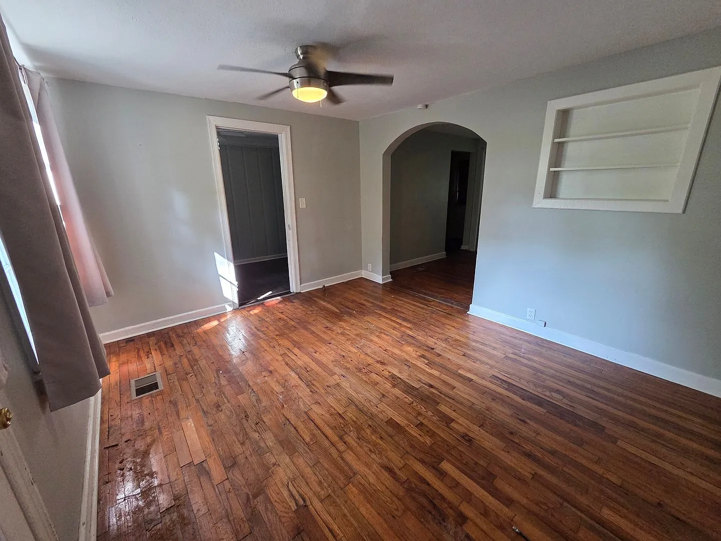 North Columbus Cottage on almost an ACRE fenced 2 Bedrooms 1 Bath with bonus room — Photo 2