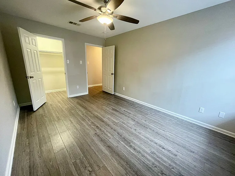 525 S Oak St — Photo 18