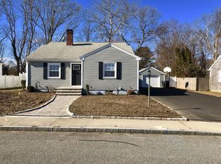 91 Wilbur Ave, Dartmouth, MA 02747
