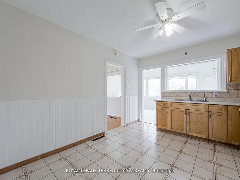 35 Euphrasia Dr — Photo 16