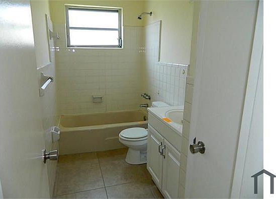 4th image of 4521 NE 18th Ave