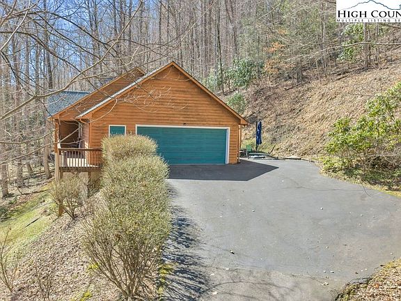 3rd image of 413 Shady Bark Lane