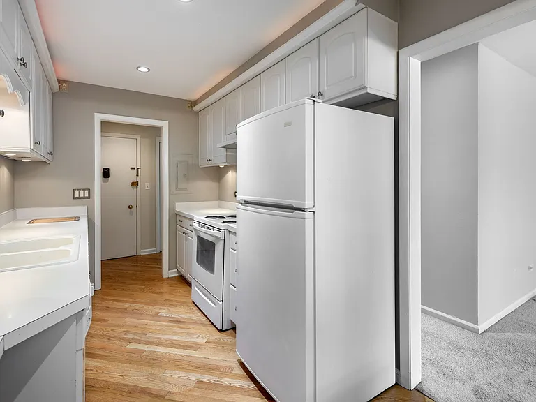 510 W Eastman St #2F — Photo 7