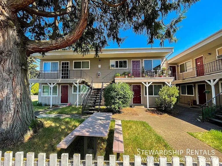 880 W 6th Ave #8 — Photo 1