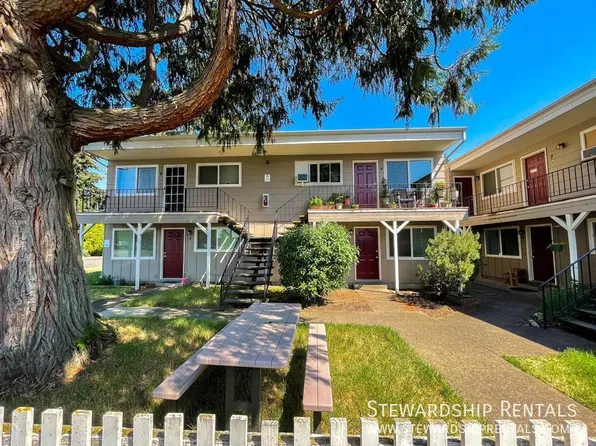 880 W 6th Ave, Junction City, OR