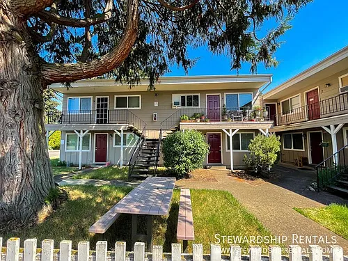 880 W 6th Ave Photo 1