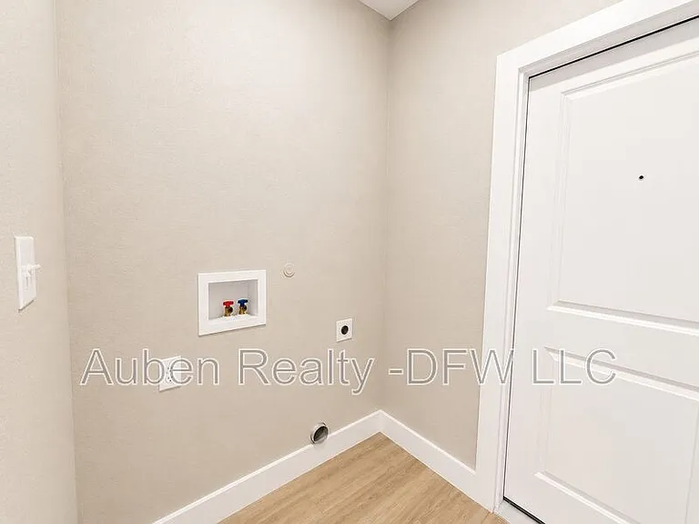 8006 Doreen Ave — Photo 16