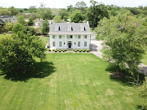4th image of 140 E Caldwood Dr