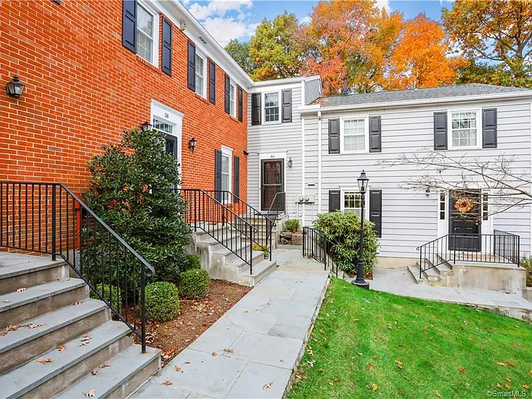 60 Greenwich Hills Dr #60 — Photo 1