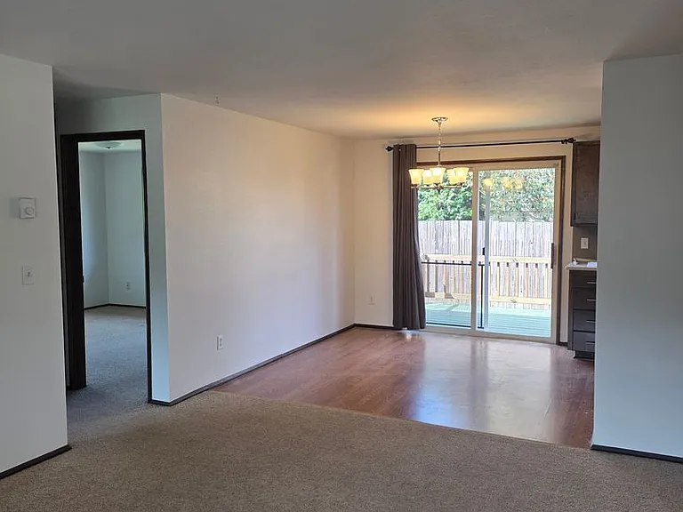 475 SW McFadden Ave — Photo 5