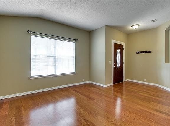 3rd image of 1108 Beechwood Dr