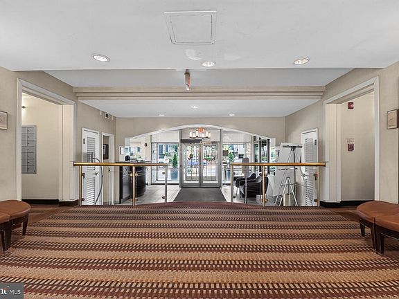 4th image of 950 25th St NW #215