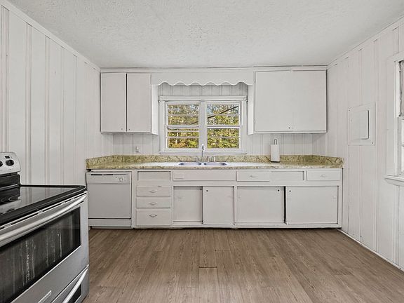 5th image of 1818 6th St