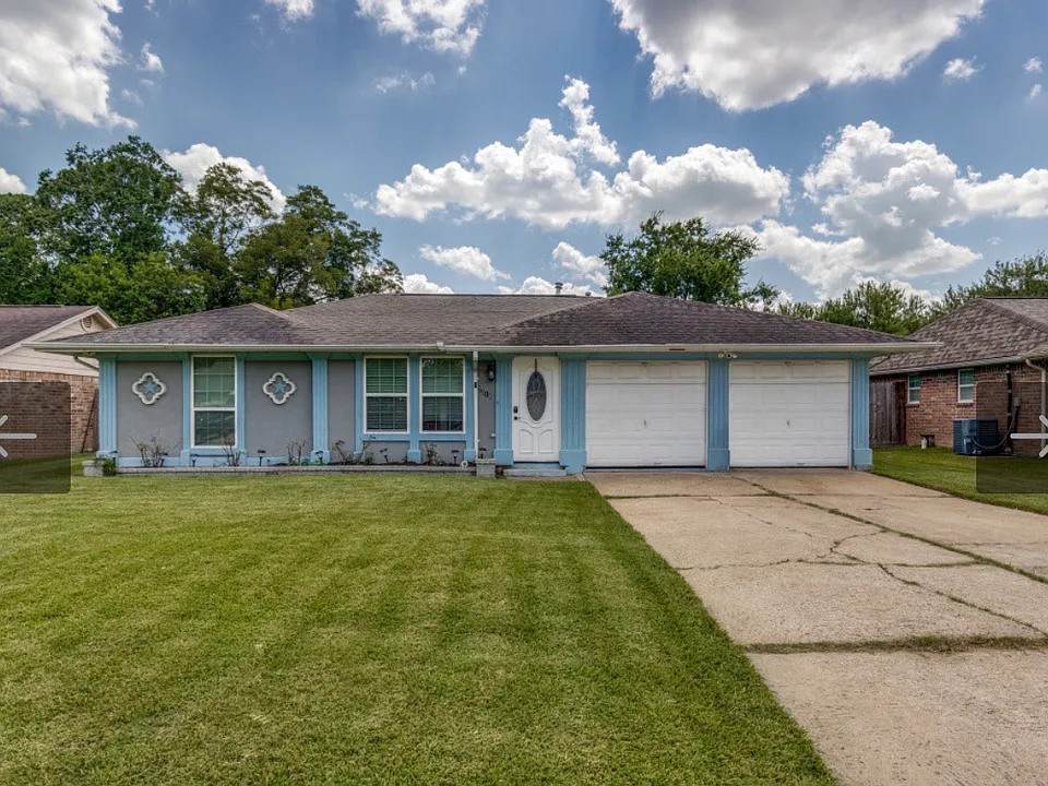 12210 Pompton Dr