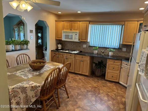 9 Radford Street image 11 of 35