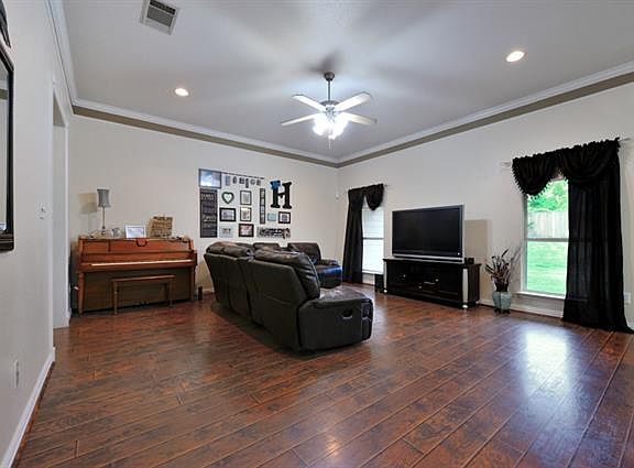 5th image of 221 Wellington Trl