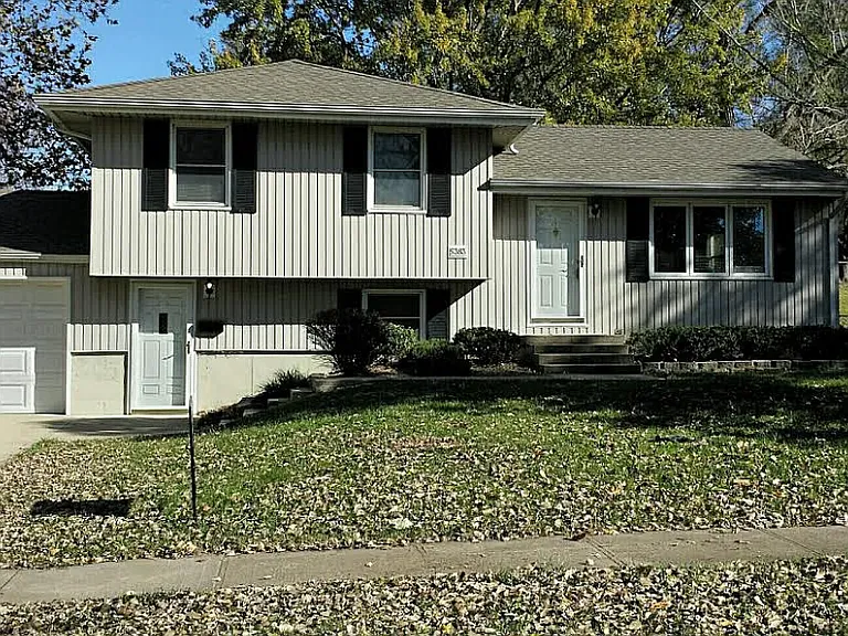 5383 N Richmond Ave — Photo 1