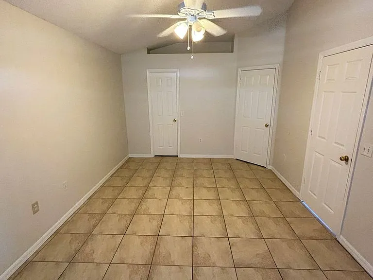 205 Churchill Ct — Photo 14