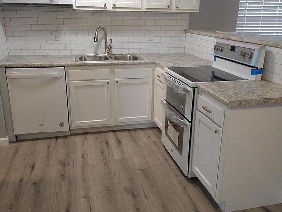 2nd image of 406 Woodside Dr
