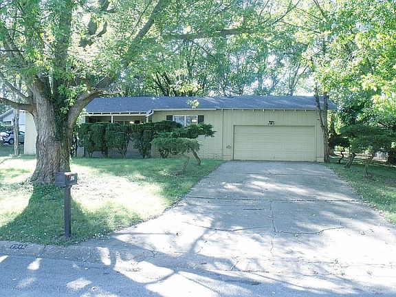 2nd image of 2946 E Eastmoor Dr