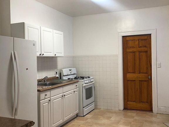 3rd image of 16845 88th Ave Floor 1
