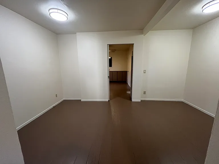 137 Pine Ave — Photo 8