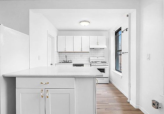 3rd image of 101 Atlantic Ave #3
