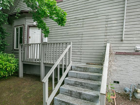 5th image of 7927 N Fessenden St