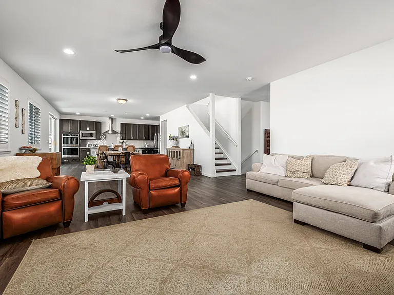 943 W Hopkins Dr — Photo 41