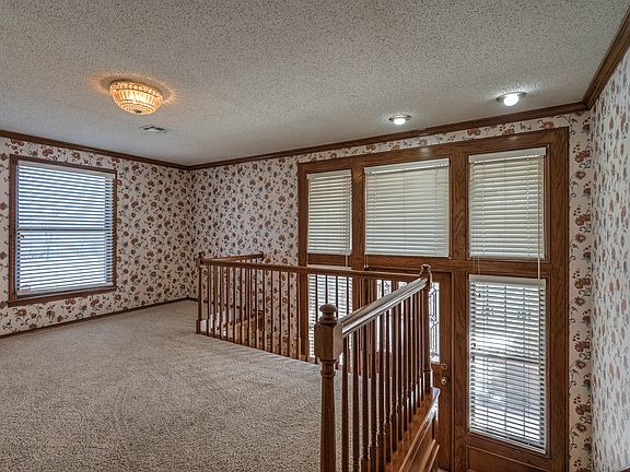 5th image of 15454 S Oak St