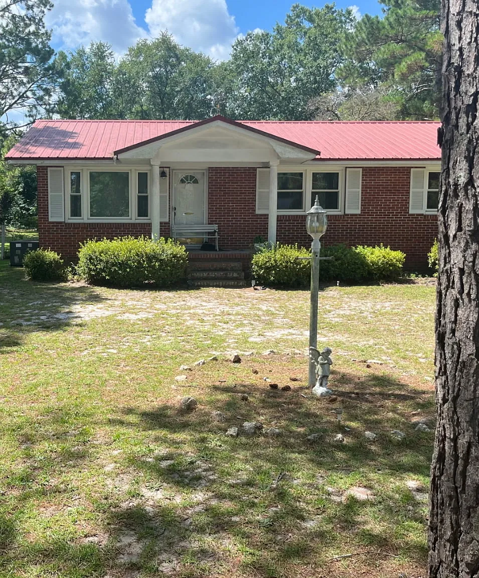 3 bed, 1050 sqft, $750 — Photo 1