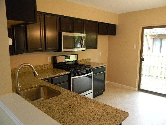 4th image of 443 S Clay Ave APT B