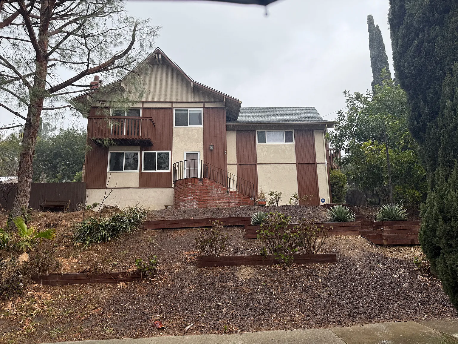 4 bed, 2.5 bath, 2700 sqft, $4,500 — Photo 2