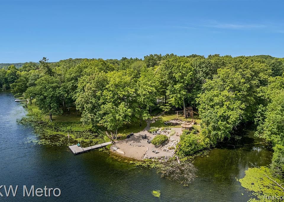 3120 Pond Rd, Leonard, MI 48367 MLS 20230052987 Zillow