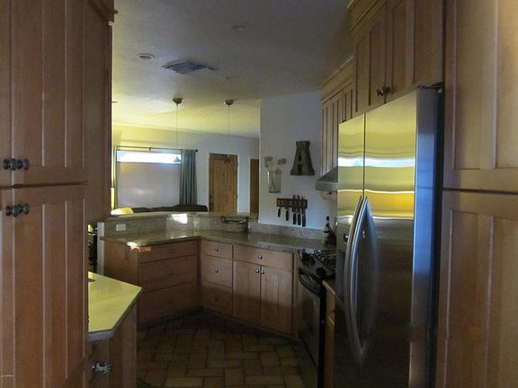 4th image of 6922 E 6th St