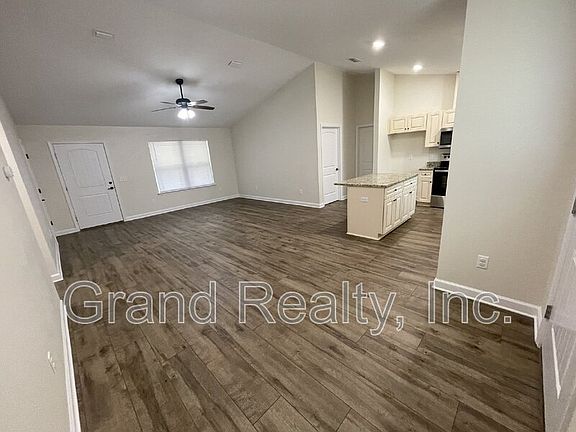 5th image of 4019 Brittany Ln