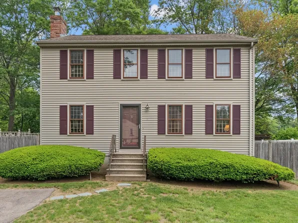 11 Cavatorta Dr, Framingham, MA 01701