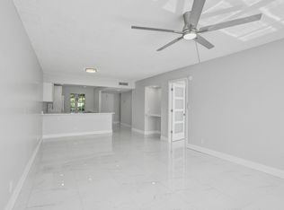 575 Oaks Ln APT 104, Pompano Beach, FL 33069
