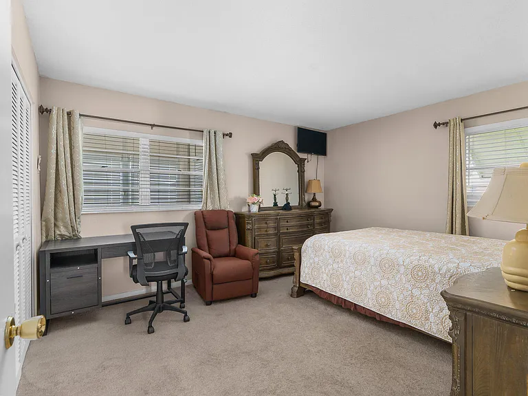 410 NE 17th Ave #101 — Photo 15