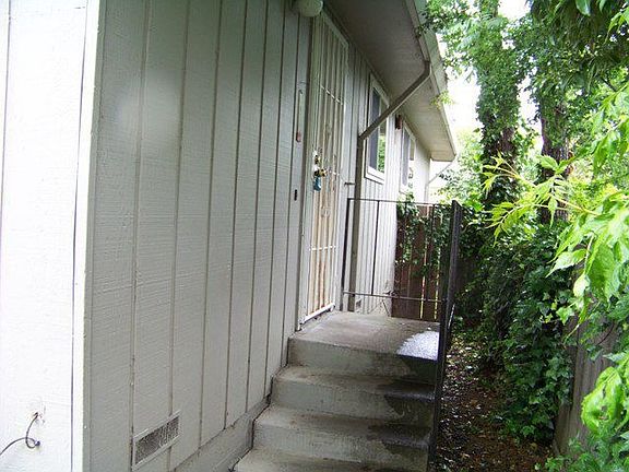 2nd image of 208 Bassett St