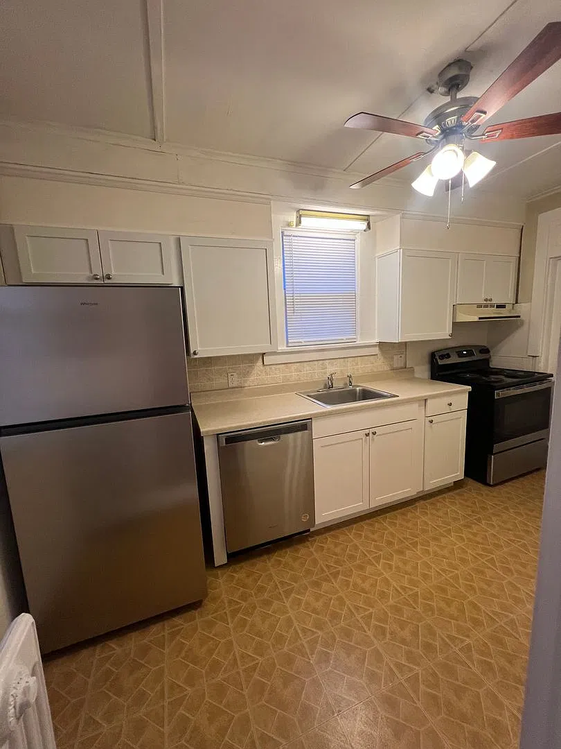228 S West St — Photo 3