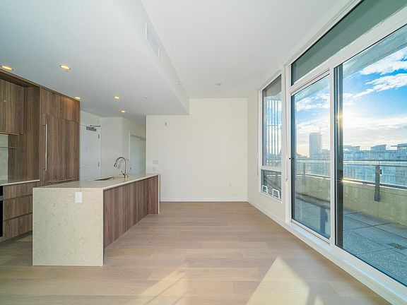 4th image of 5212 Cambie St #506