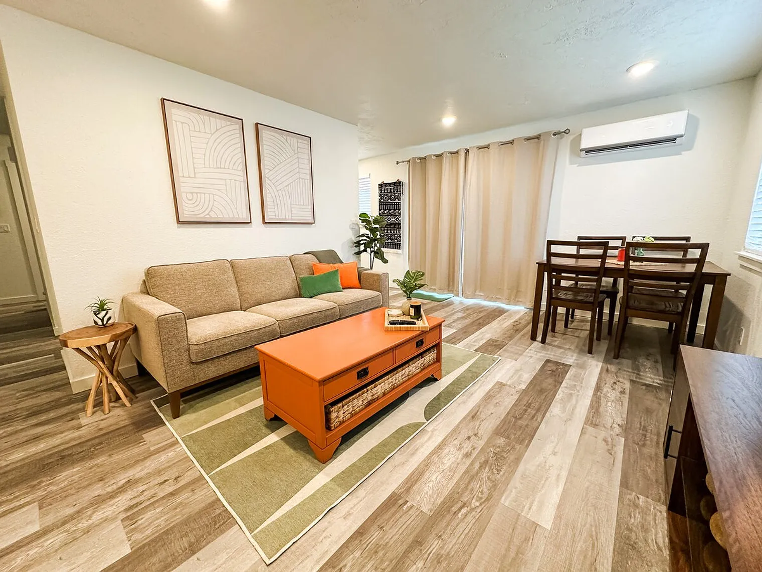 2 bed, 1.0 bath, 818 sqft, $3,816 — Photo 3