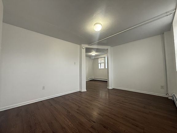 4th image of 292 Catherine St APT 1