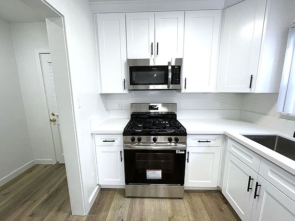 4th image of 4024-4028 Lincoln Ave