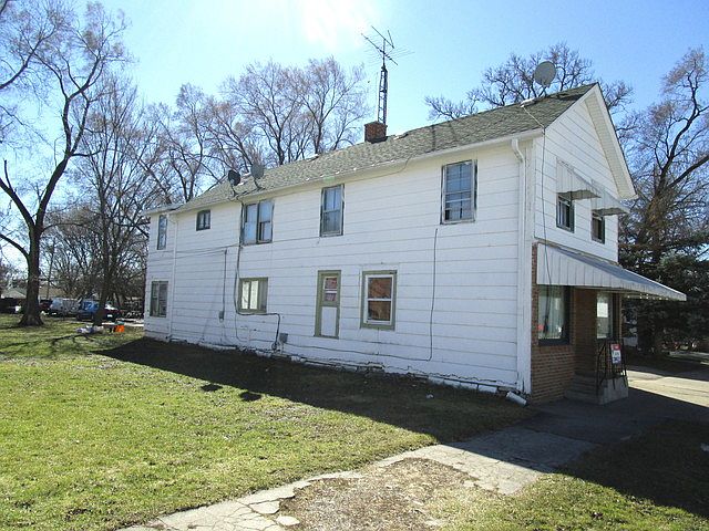 2nd image of 204 S Ayer St